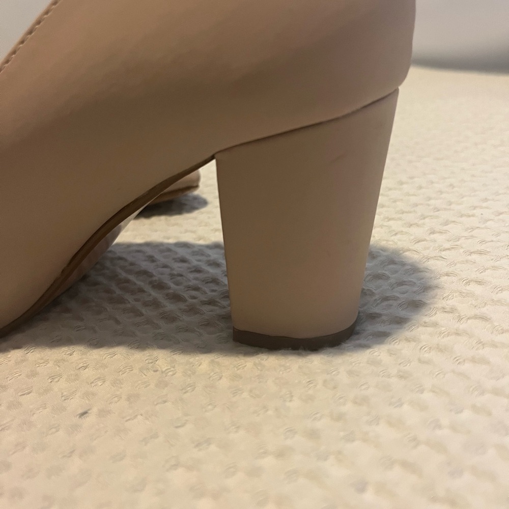 Elegant Nude Block Heel Pumps - Picture 4 of 5